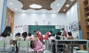 排头社区“大学生志愿者+钉子画”模式 点亮青少年多彩暑假